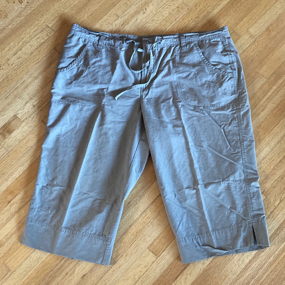 XL Columbia Women's Tan Capri Pants
